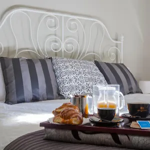 Un Attimo A Bed and Breakfast